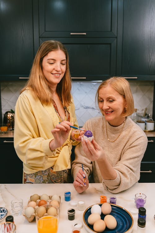 有关垂直拍摄, 女性, 復活節彩蛋的免费素材图片