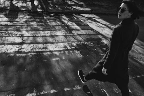 有关@户外, 墨鏡, 大衣的免费素材图片