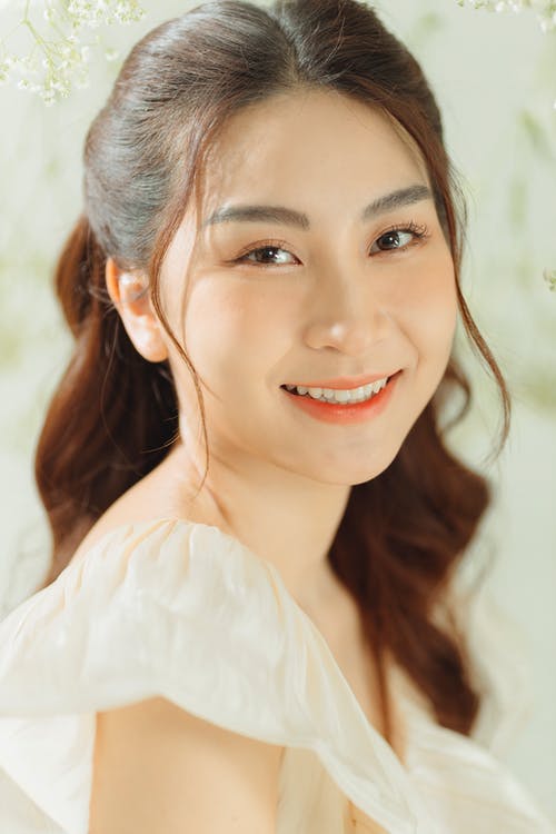 有关咖啡色頭髮的女人, 垂直拍摄, 女人的免费素材图片