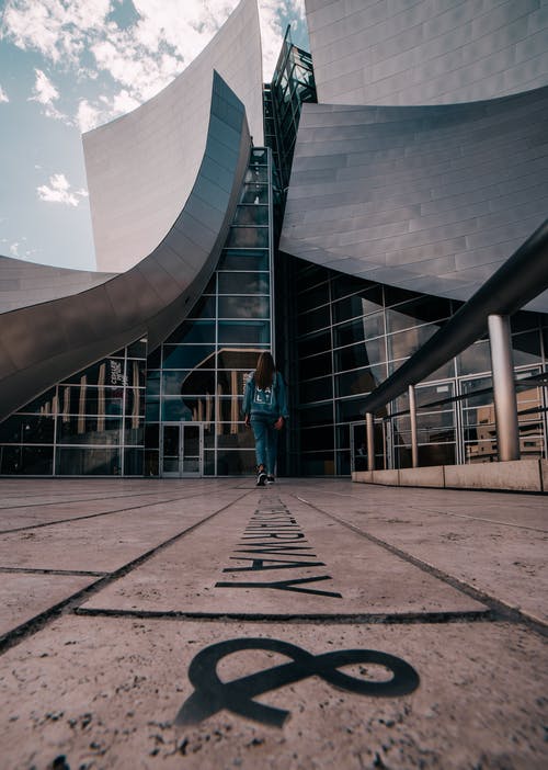 有关低角度拍攝, 垂直拍摄, 女人的免费素材图片