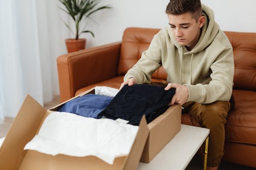 有关人, 拆箱, 東西的免费素材图片