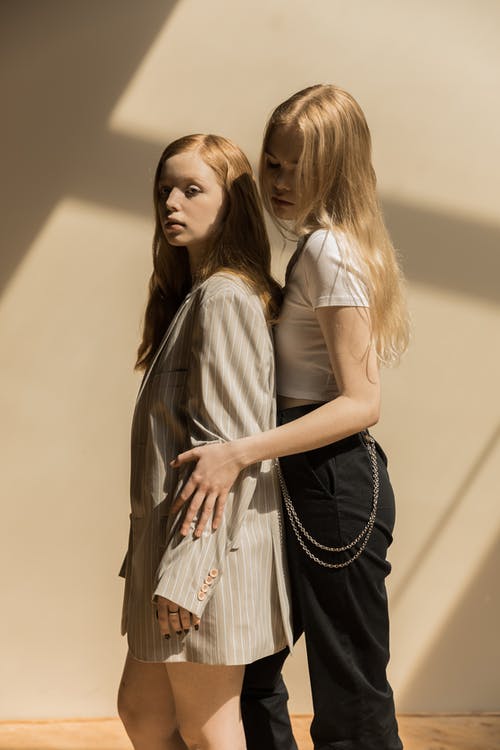 有关垂直拍摄, 女性, 擺姿勢的免费素材图片