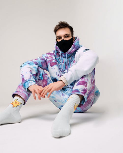 有关傢伙, 坐, 工作室拍摄的免费素材图片