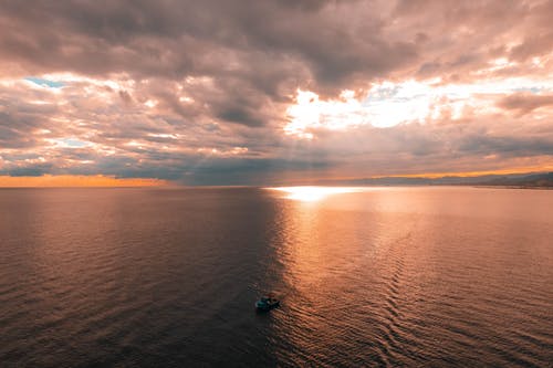 有关多雲的天空, 天性, 太陽光線的免费素材图片