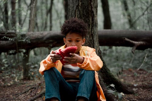 有关傷心, 坐, 孤單的免费素材图片