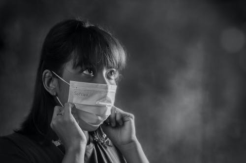 有关女人, 灰階, 纵向的免费素材图片