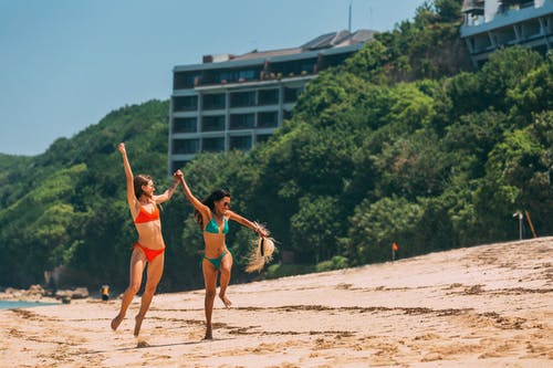 有关女性, 微笑, 牽手的免费素材图片