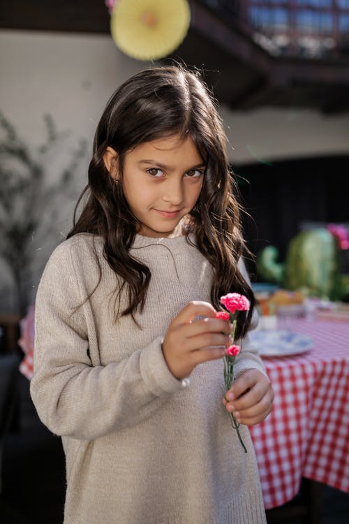 有关可愛, 咖啡色頭髮的女人, 垂直拍摄的免费素材图片
