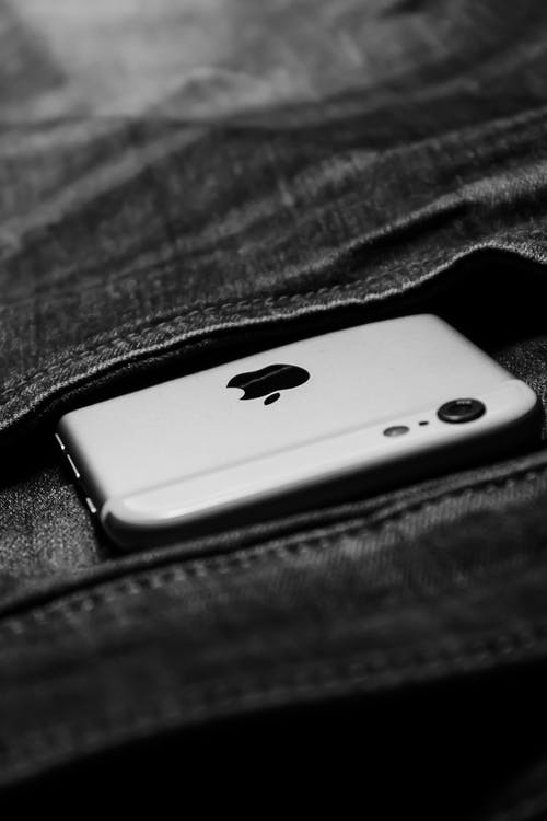 有关iPhone 6s, 口袋, 垂直拍摄的免费素材图片