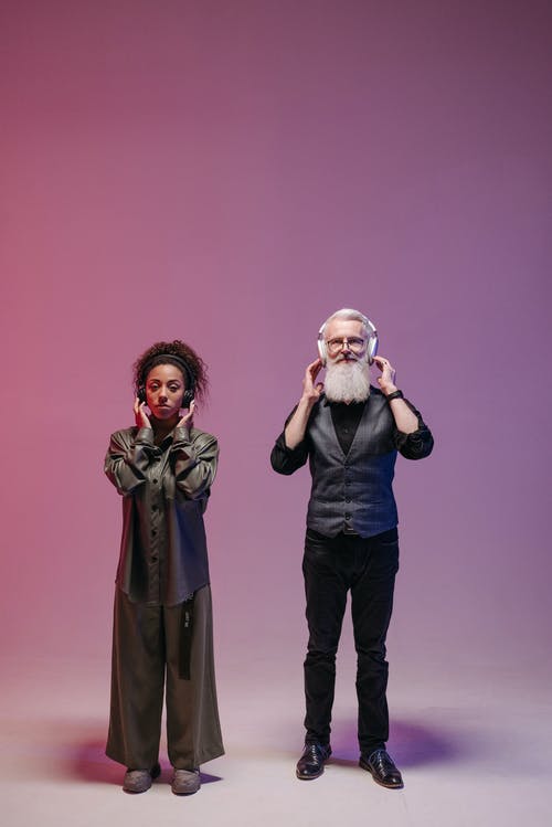 有关傾聽, 垂直拍摄, 女人的免费素材图片