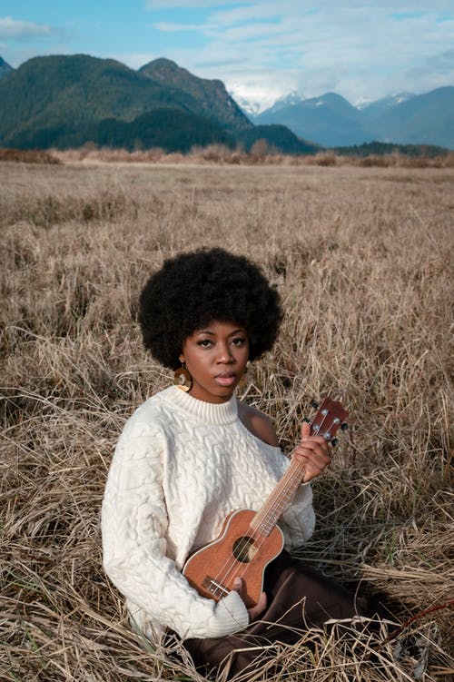 有关垂直拍摄, 女人, 弦樂器的免费素材图片