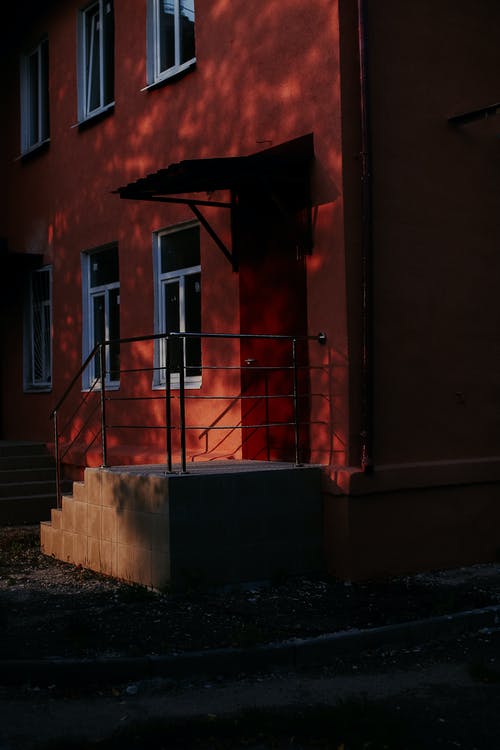 有关垂直拍摄, 建築物正面, 扶手的免费素材图片