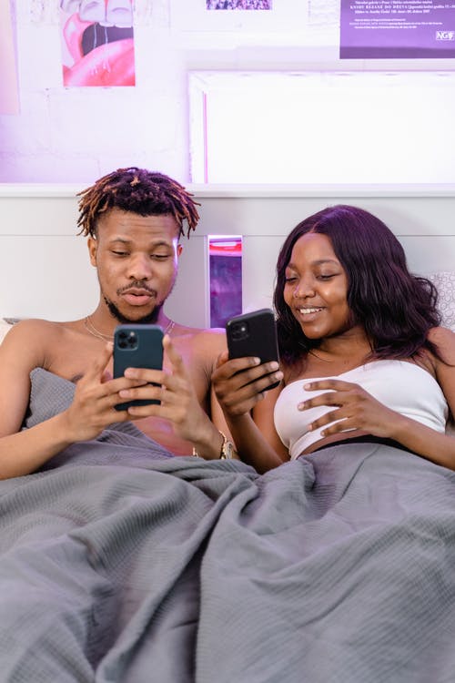 有关一對, 垂直拍摄, 床的免费素材图片