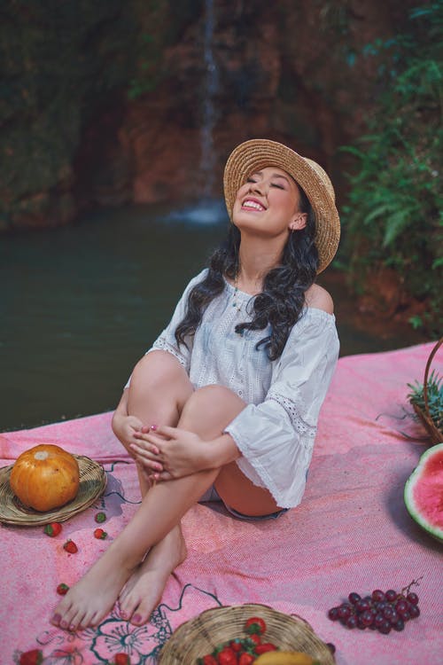 有关喜悅, 坐, 垂直拍摄的免费素材图片