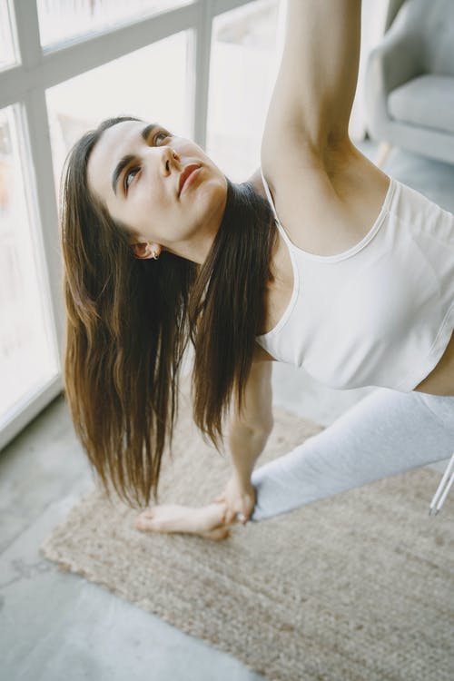 有关伸展, 垂直拍摄, 女人的免费素材图片