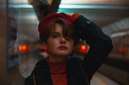 有关地鐵, 女孩, 年輕的免费素材图片