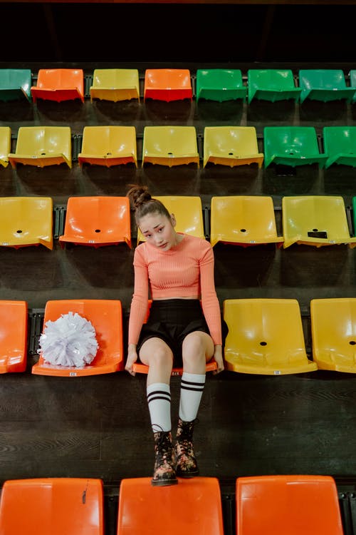 有关坐, 垂直拍摄, 女人的免费素材图片