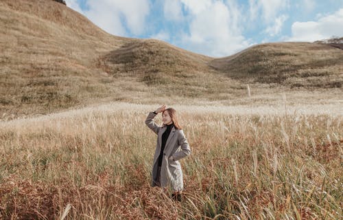 有关女人, 年輕, 微笑的免费素材图片