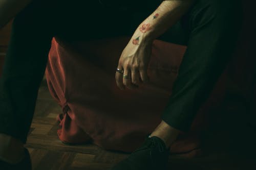 有关人, 刺青, 坐的免费素材图片