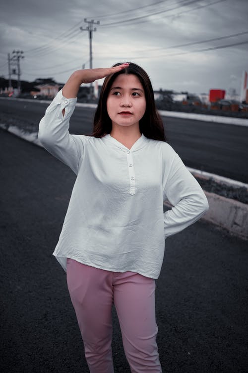 有关人, 向上看, 垂直拍摄的免费素材图片