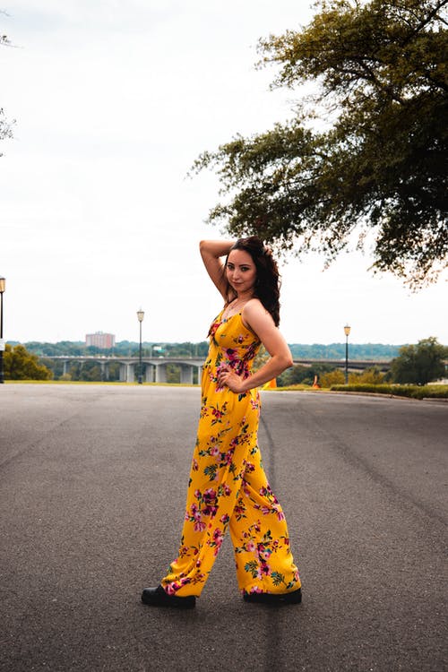 有关垂直拍摄, 天空, 女人的免费素材图片