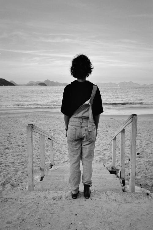 有关單色, 站立, 黑與白的免费素材图片