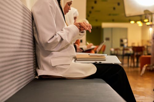 有关Copyspace, 坐, 女性的免费素材图片