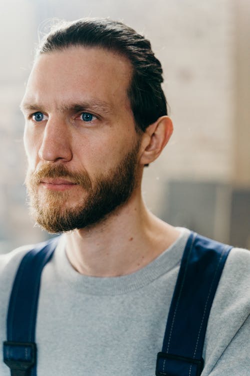 有关人, 垂直拍摄, 室內的免费素材图片