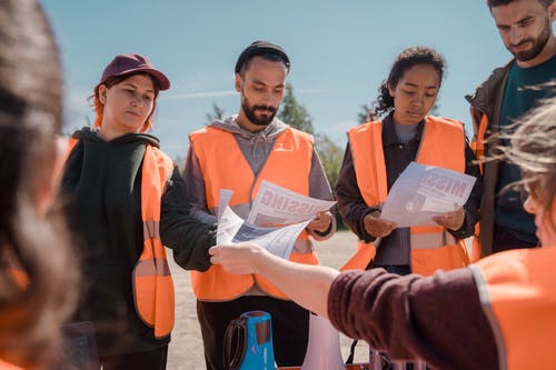 有关人, 伸出援助之手, 合作的免费素材图片