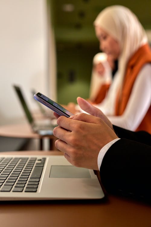 有关坐, 女性, 忙的免费素材图片