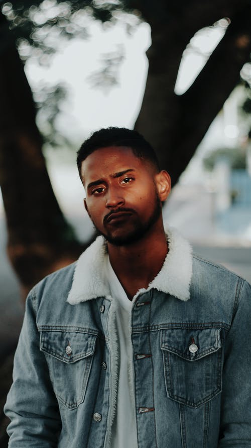 有关垂直拍摄, 牛仔外套, 纵向的免费素材图片