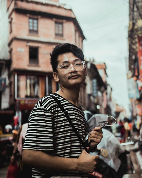 有关吊帶包, 新常态, 条纹衬衫的免费素材图片