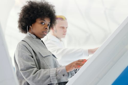 有关人, 側面圖, 凝視的免费素材图片