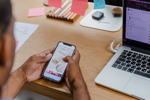 有关手, 握住, 智慧手機的免费素材图片