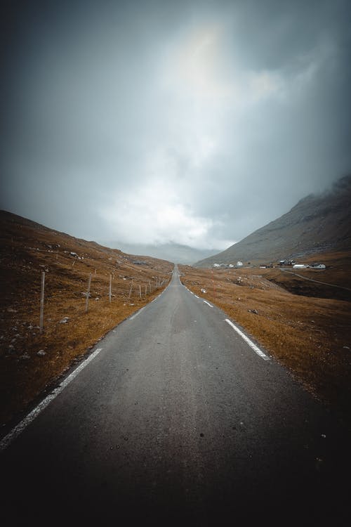 有关垂直拍摄, 多雲的天空, 灰濛蒙的免费素材图片