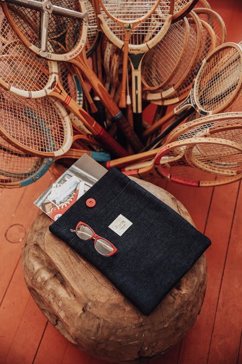 有关凳子, 坐, 垂直拍摄的免费素材图片