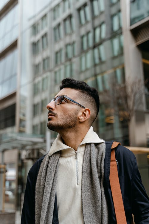 有关人, 側面圖, 向上看的免费素材图片