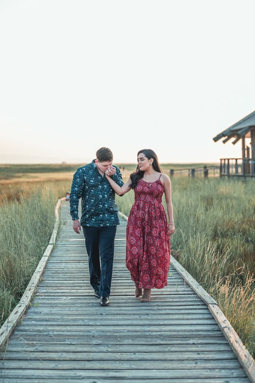 有关一對, 亲热, 全景的免费素材图片