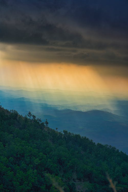有关丘陵, 垂直拍摄, 天空的免费素材图片