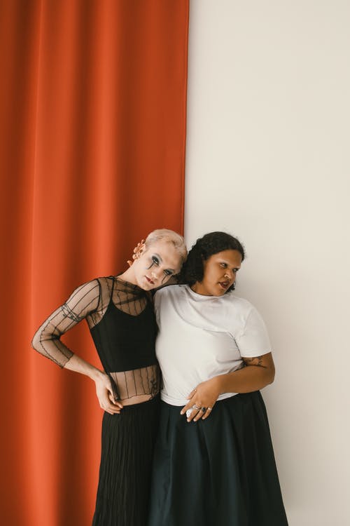 有关垂直拍摄, 室內, 擺姿勢的免费素材图片