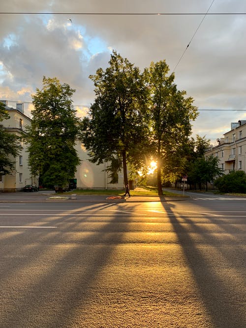 有关垂直拍摄, 城市, 多雲的天空的免费素材图片