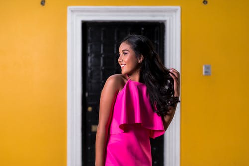 有关室內, 年輕, 擺姿勢的免费素材图片