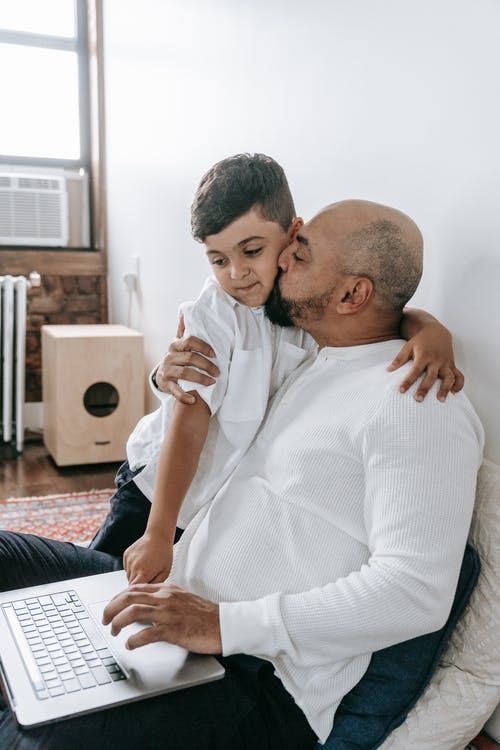 有关兒童, 吻, 幸福的免费素材图片