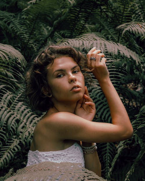 有关人, 垂直拍摄, 女人的免费素材图片