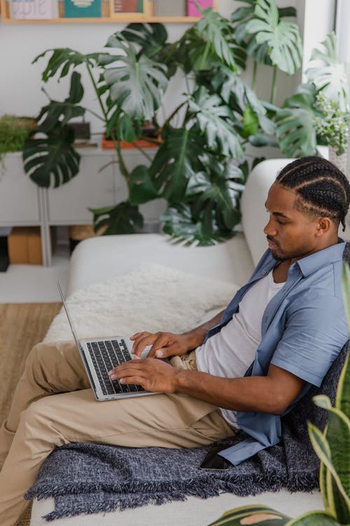 有关人, 坐, 垂直拍摄的免费素材图片