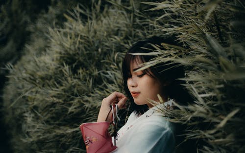 有关地面射击, 女人, 放下的免费素材图片