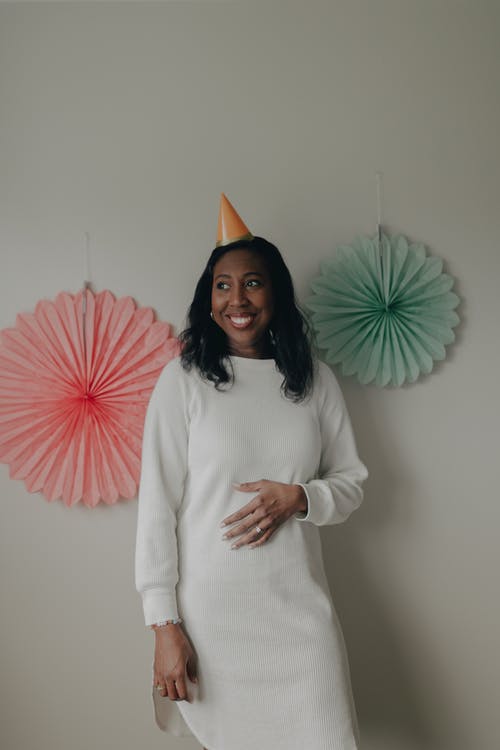 有关垂直拍摄, 女人, 微笑的免费素材图片