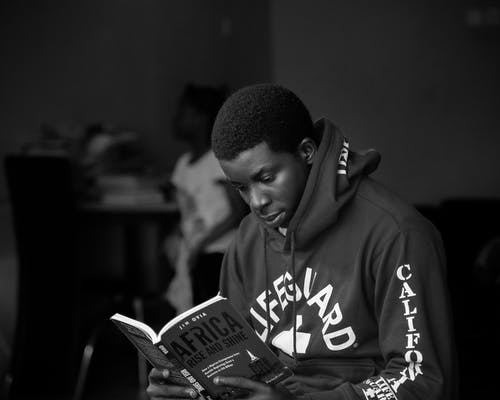 有关人, 嚴肅, 坐的免费素材图片