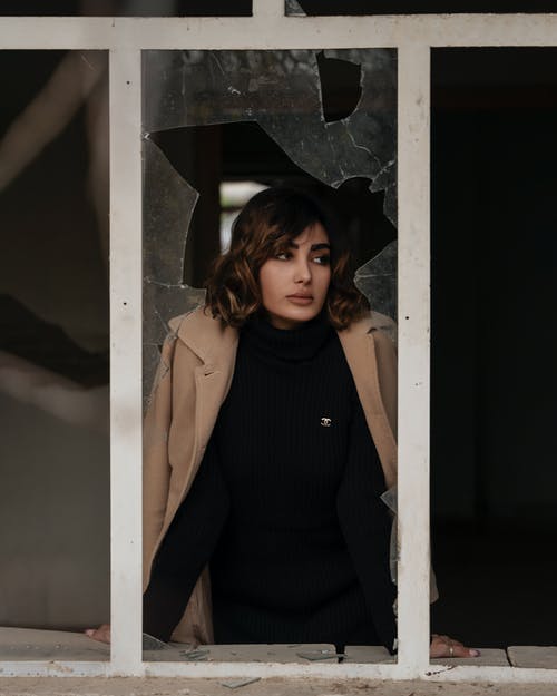 有关劉海, 卷发, 大衣的免费素材图片