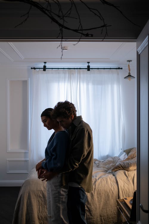 有关一對, 垂直拍摄, 感情的免费素材图片